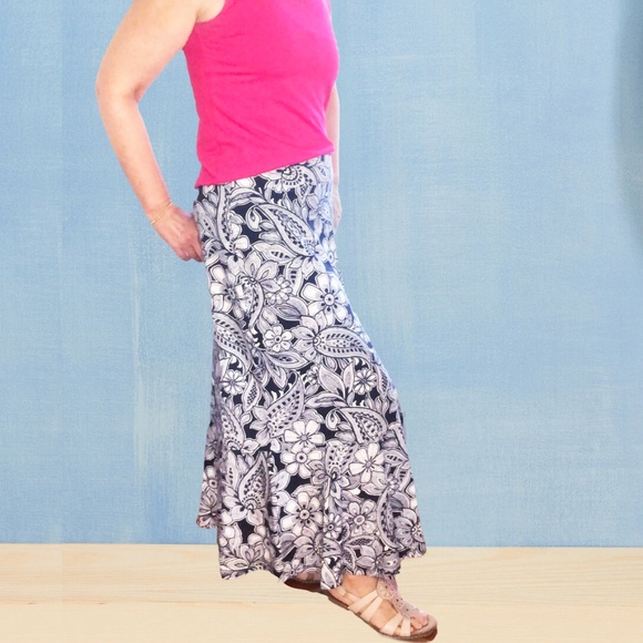 Talbots Etched Navy Floral and Paisley Jersey Maxi  Skirt Good Used Condition - Picture 4 of 5